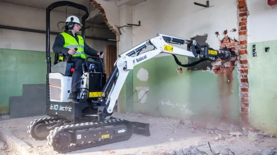 Bobcat E10 Excavator 1 - Small Engineering Plant for Light Role Forces
