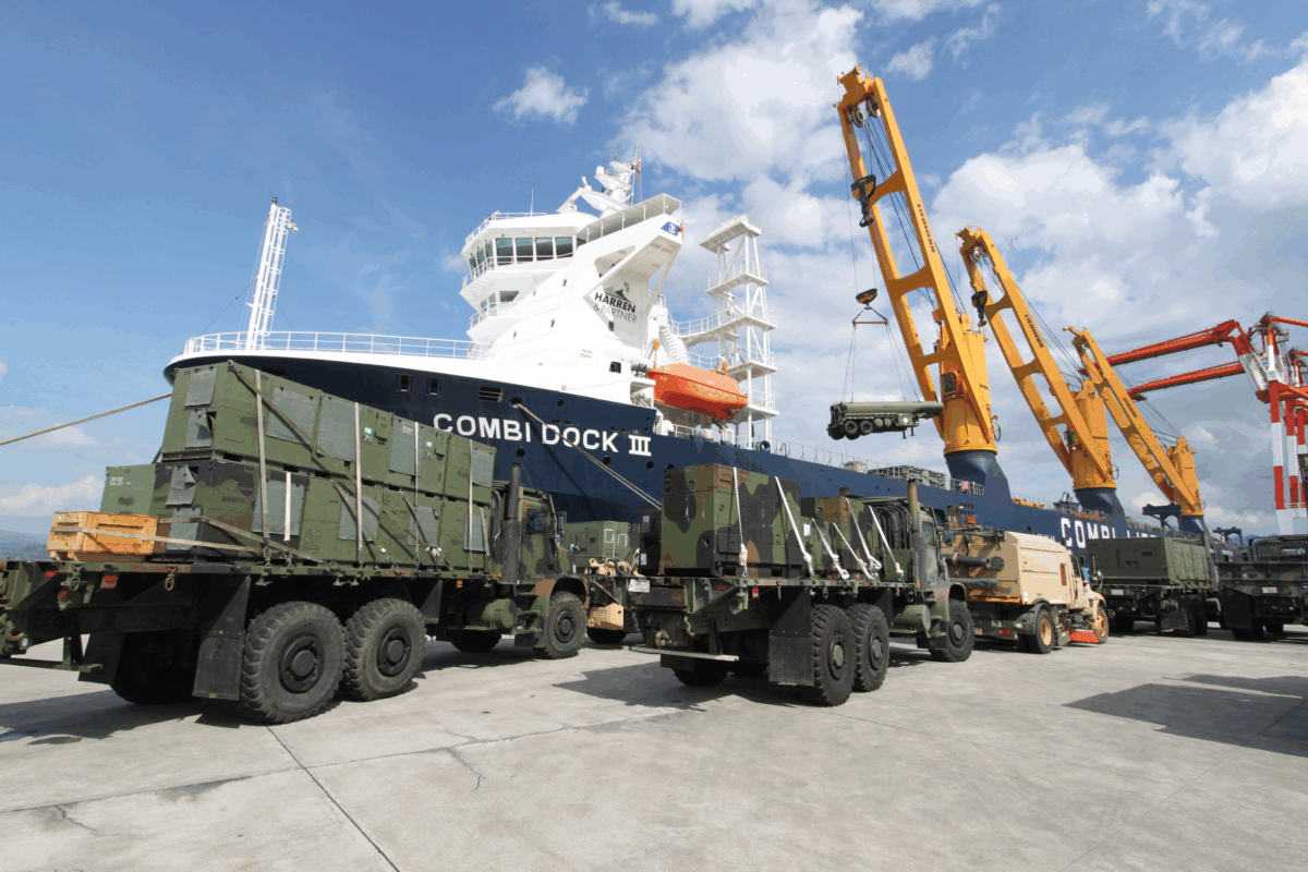 Combidock heavy lift ship