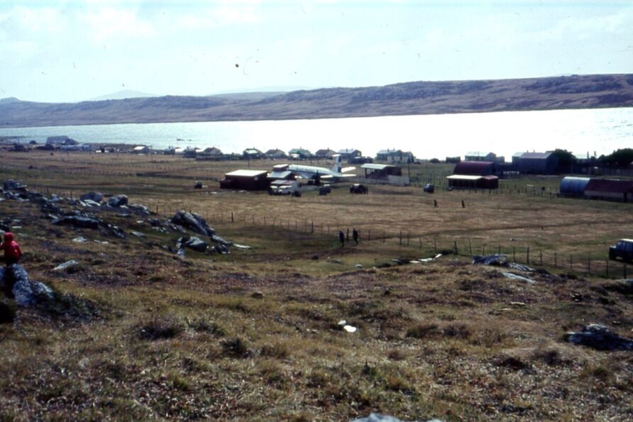 1966 Falkland Islands Landing DC4 01