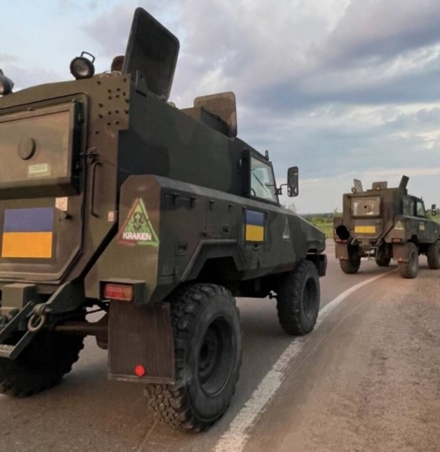 Alvis 4 and Alvis 8 9 Alvis 4