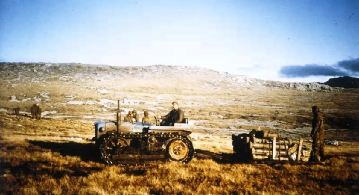 County Tractors 2 Falkland Islands County Crawler